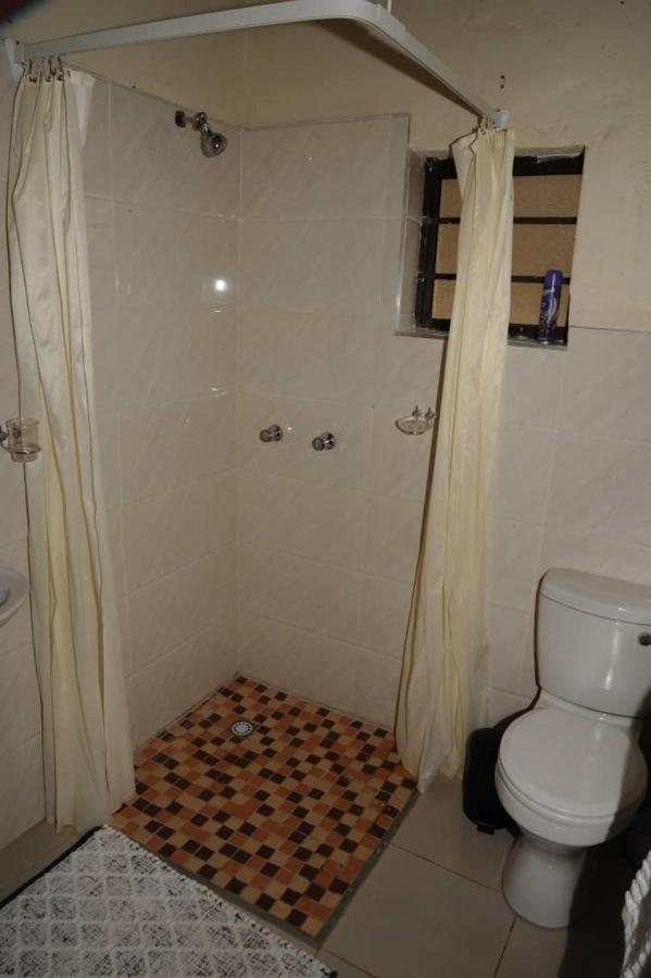 Pillacol Guest House 빅토리아폴스 외부 사진